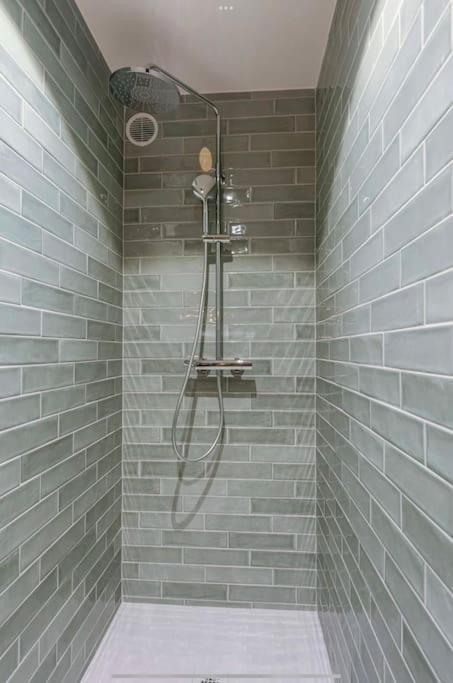 Juan - Stijlvol Appartement Met Uitzicht Op De Kaai オステンド エクステリア 写真